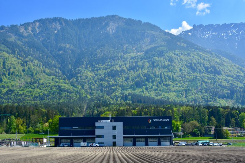Um weiteres Wachstum des Unternehmens zu ermöglichen, fand im Januar 2019 ein Umzug in den neuen Hauptsitz im Gewerbepark in Schaanwald statt (Billd: Dietmar Kaiser AG).